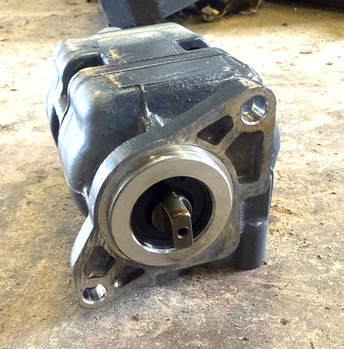 6C140-37100 Kubota B2410 tractor Hydraulic Pump
