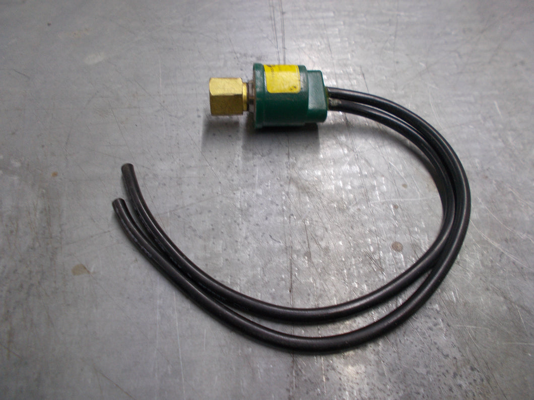 111266C1 Case I/H Tractor High Pressure Switch 1620,1660,4000,5000,585,685,986,1086 +