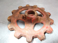Load image into Gallery viewer, PO3215 IH Side Dresser Sprocket Farmall Tractor Super A 100 130 140