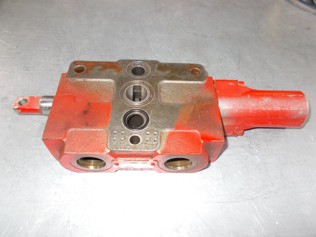 1287384C91 Case I/H Tractor Double Acting With One Check Valve, 685,885,3230,C70
