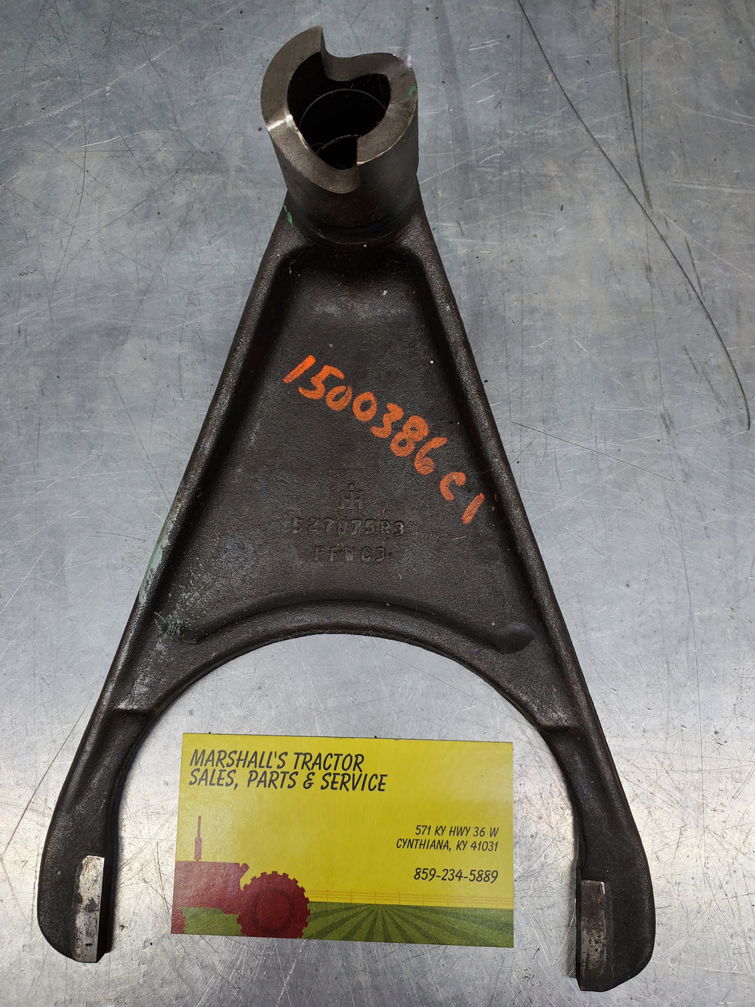 1500386C1 DIFFERENTIAL LOCK SHIFTER FORK IH / CASE IH TRACTORS 527875R3