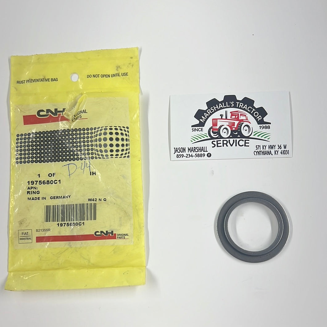 1975680C1 IH tractor Locking Ring; 395 695 895 885